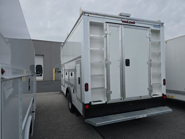 2025 GMC Savana Cutaway 4500 4500 Van Photo in Staunton VA 24401